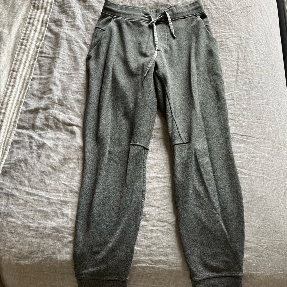 Lululemon mens grey sweat joggers athletic fit
